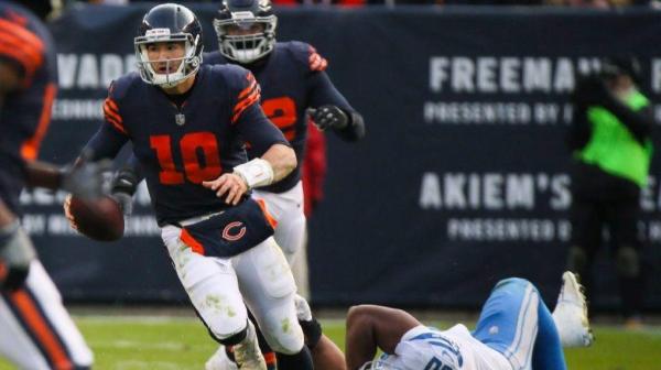 Mitch Trubisky scrambling vs Lions