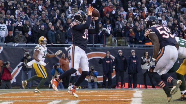 Eddie Jackson intercepting Aaron Rodgers 2018