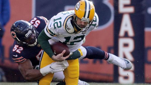 Khalil Mack sacking Aaron Rodgers 2018